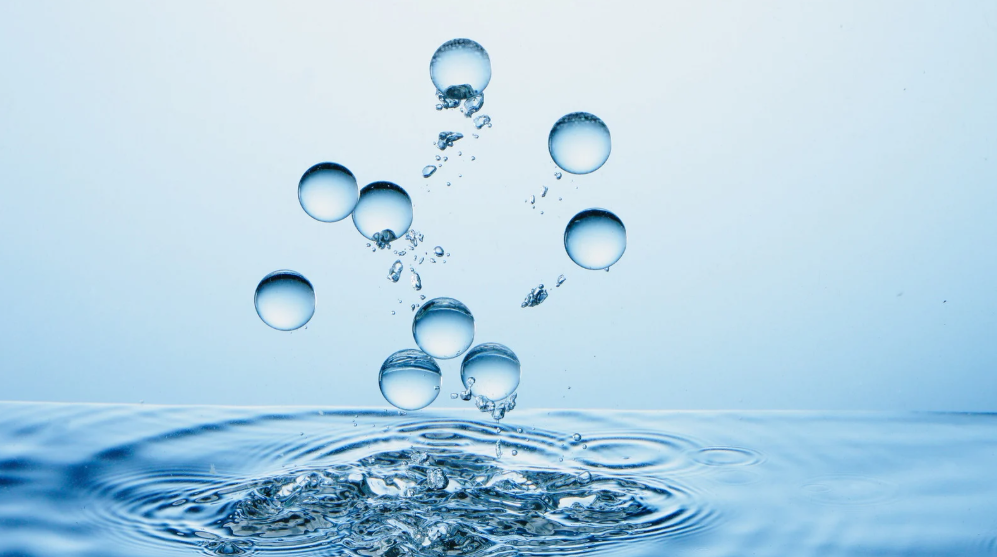 image of water droplets, pool pump service